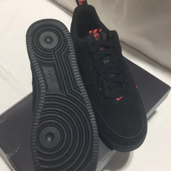 Nike Air Force 1 LOW 07 LV8 Suede BLK / Crimson - Picture 7 of 10